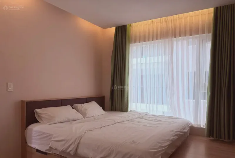 F.Home 1-Bedroom 64m² for rent in Hai Chau, Da Nang — kitchen and dining