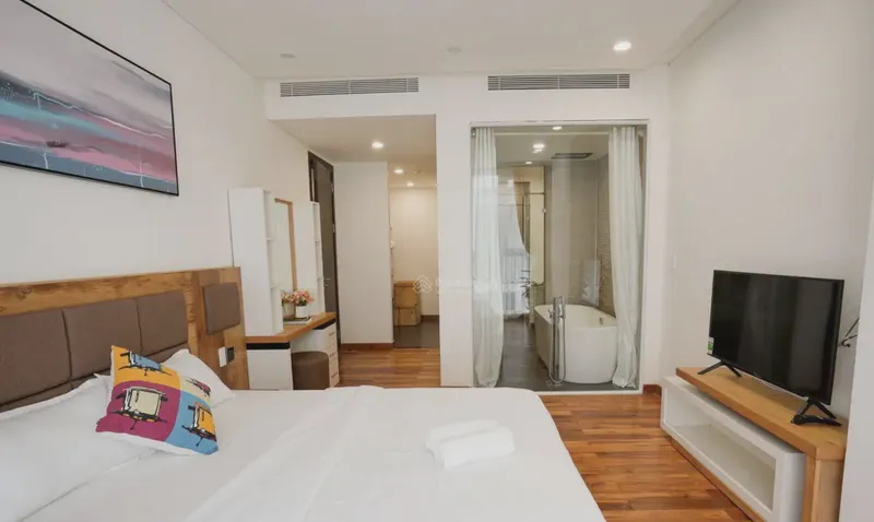 F.Home Penthouse 5-Bedroom 350m² for rent in Hai Chau, Da Nang — interior (photo 11 of 12)