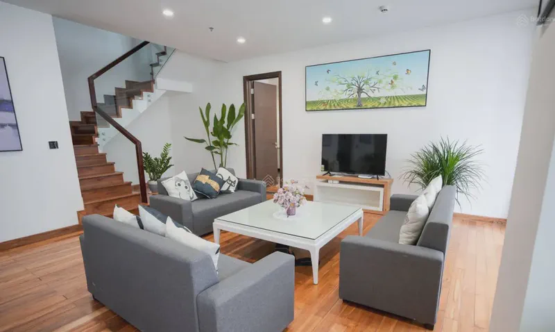 F.Home Penthouse 5-Bedroom 350m² for rent in Hai Chau, Da Nang — furnished living space (photo 7 of 12)
