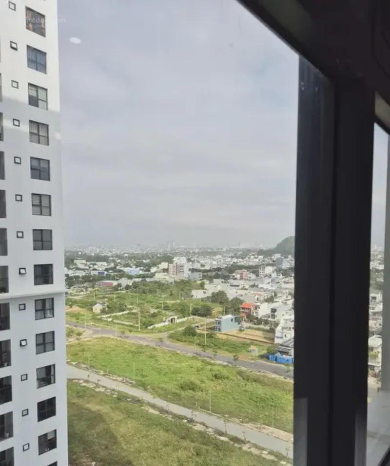 FPT Plaza 2-Bedroom 70m² for rent in Hoa Hai, Da Nang — bathroom (photo 4 of 11)