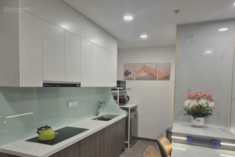 FPT Plaza Studio 68m² for rent in Hoa Hai, Da Nang — kitchen and dining