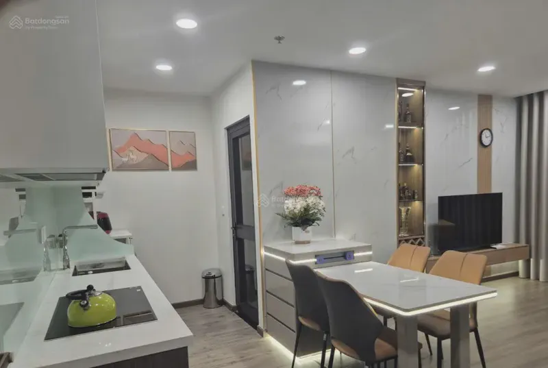 FPT Plaza Studio 68m² for rent in Hoa Hai, Da Nang — balcony view (photo 5 of 8)