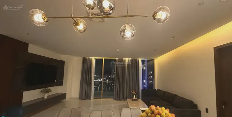 Hilton Residences River View 2-Bedroom 114m² for rent in Hai Chau, Da Nang — living area