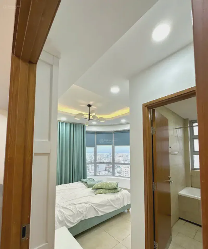 Indochina Riverside River View 1-Bedroom 67m² for rent in Hai Chau, Da Nang — bathroom (photo 4 of 12)