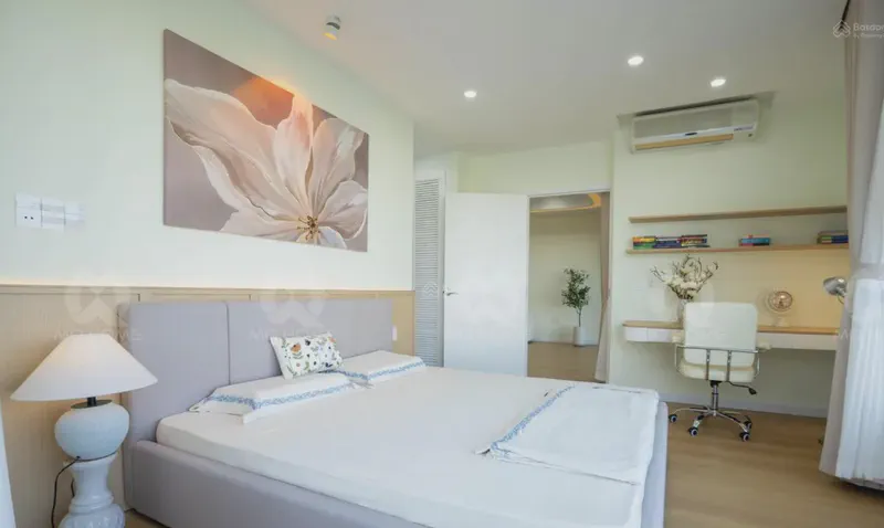 Indochina Riverside River View 2-Bedroom 100m² for rent in Hai Chau, Da Nang — bathroom (photo 4 of 11)