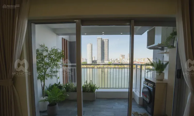 Indochina Riverside River View 2-Bedroom 100m² for rent in Hai Chau, Da Nang — interior (photo 9 of 11)