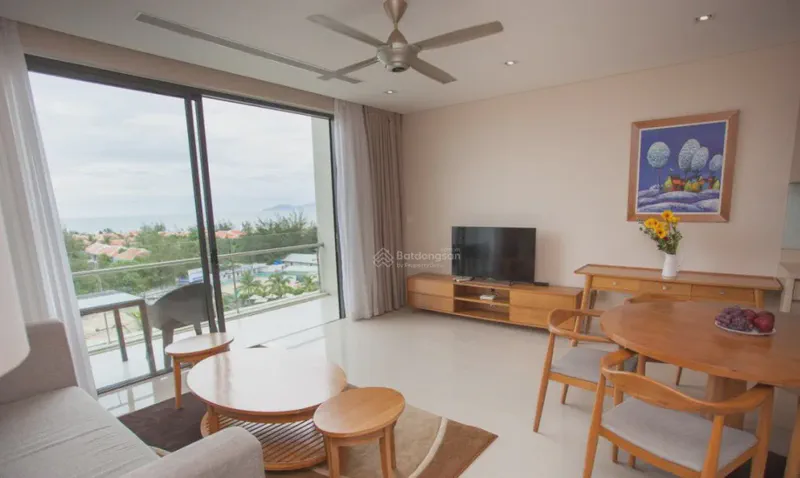 The Ocean Suites Sea View 1-Bedroom 70m² for rent in Hoa Hai, Da Nang — kitchen and dining