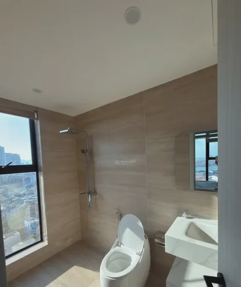 Sun Cosmo Residence River View 2-Bedroom 70m² for rent in Bac My Phu, Da Nang — bathroom (photo 4 of 9)