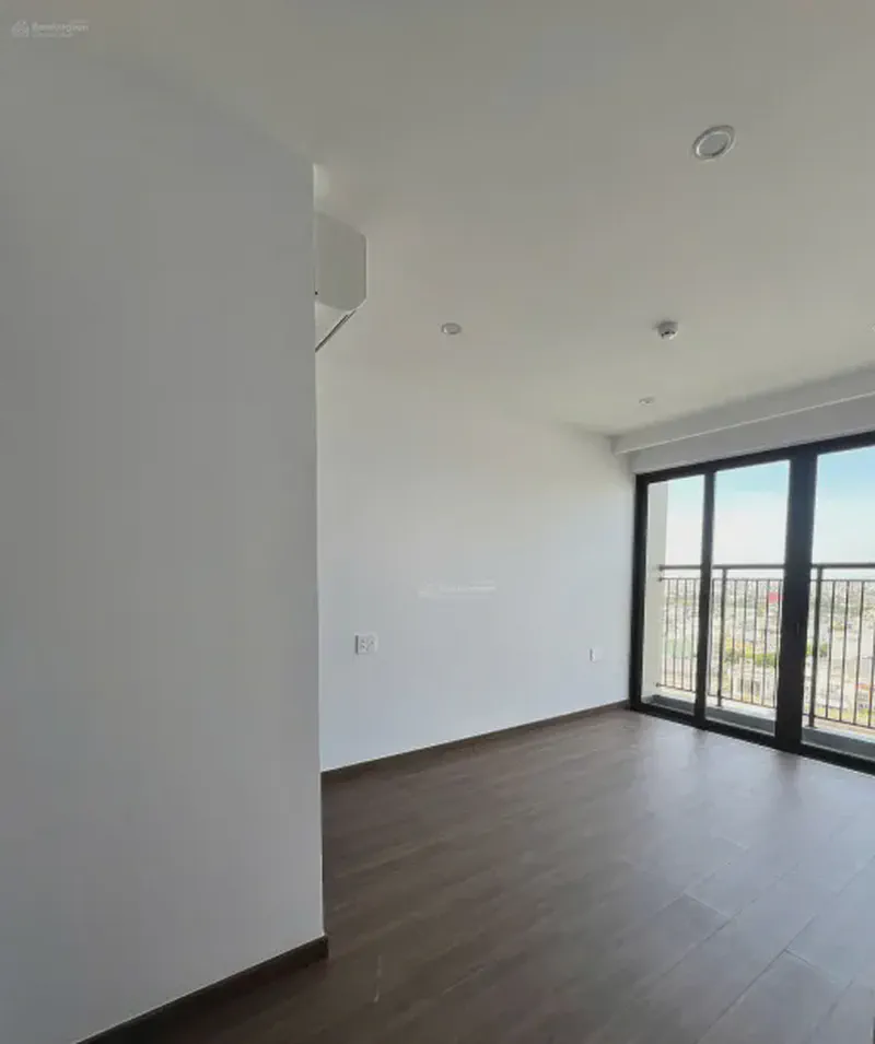 Vista Residence Dragon Bridge View 2-Bedroom 82m² for rent in Hoa Cuong Nam, Da Nang — kitchen and dining
