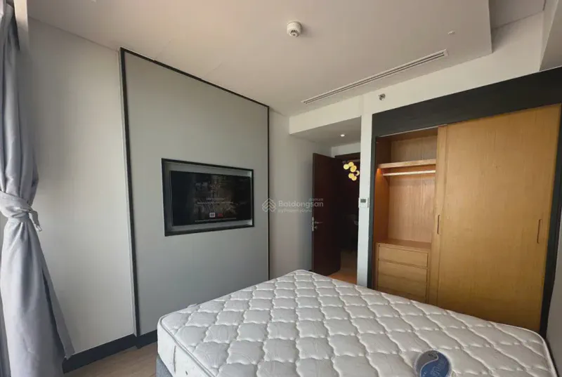Wyndham Soleil Sea View 2-Bedroom 130m² for rent in My An, Da Nang — kitchen and dining